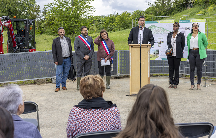 Discours du maire de Vitry-sur-Seine aux côtés de ses adjoints - mai 2024 - ©Julian Renard